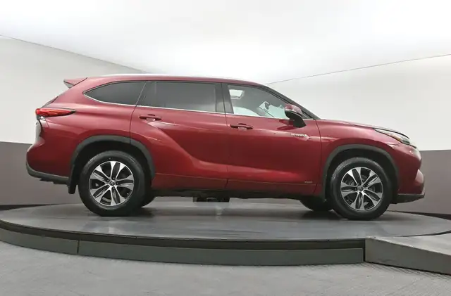 2021 Toyota Highlander Hybrid XLE | AWD | POWER SUNROOF | HEATED - Photo 41