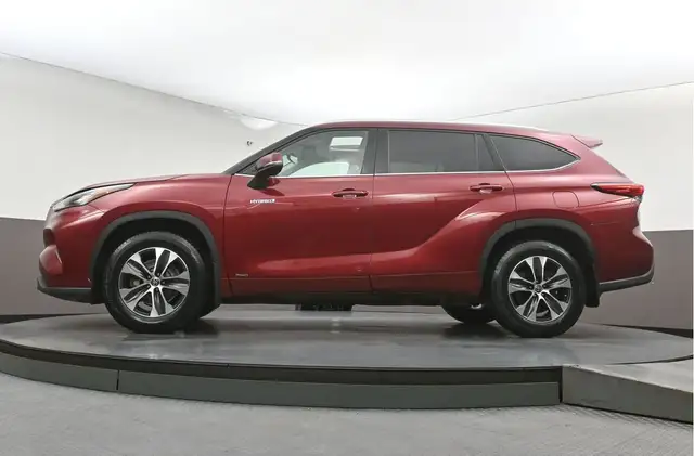 2021 Toyota Highlander Hybrid XLE | AWD | POWER SUNROOF | HEATED - Photo 45