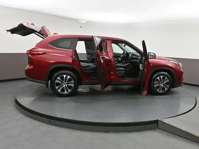 2021 Toyota Highlander Hybrid XLE | AWD | POWER SUNROOF | HEATED - Photo 56