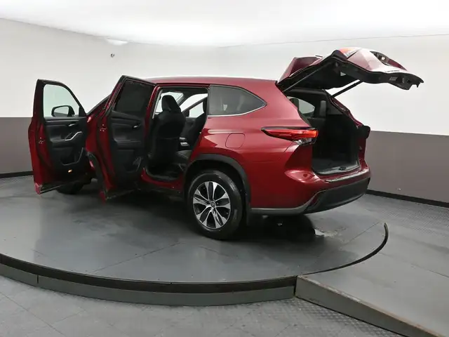 2021 Toyota Highlander Hybrid XLE | AWD | POWER SUNROOF | HEATED - Photo 61