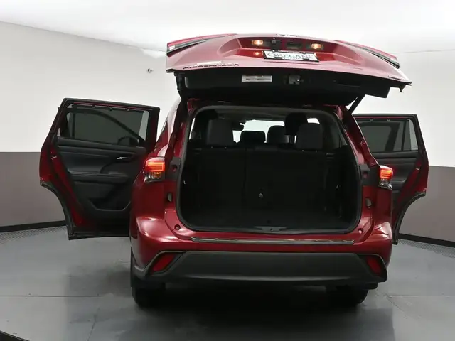 2021 Toyota Highlander Hybrid XLE | AWD | POWER SUNROOF | HEATED - Photo 62