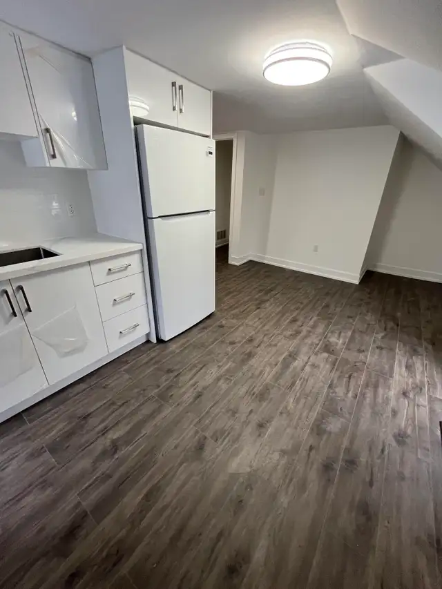 Brand New 1 Bedroom Upper Apartment! ALL-INCLUSIVE! - Photo 2