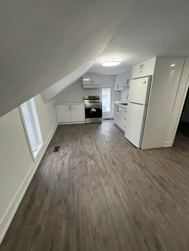 Brand New 1 Bedroom Upper Apartment! ALL-INCLUSIVE! - Photo 3