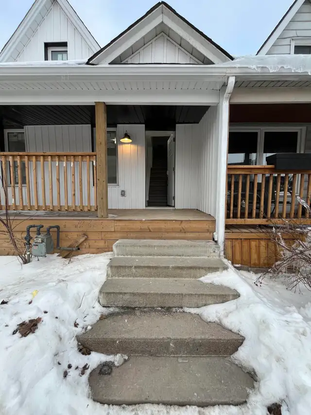 Brand New 1 Bedroom Upper Apartment! ALL-INCLUSIVE! - Photo 9