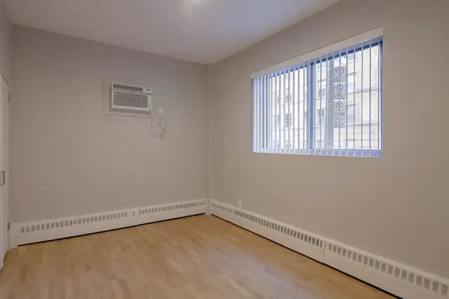 Downtown renovated semi-basement 2-bedroom apartment - ID 44 - Photo 6