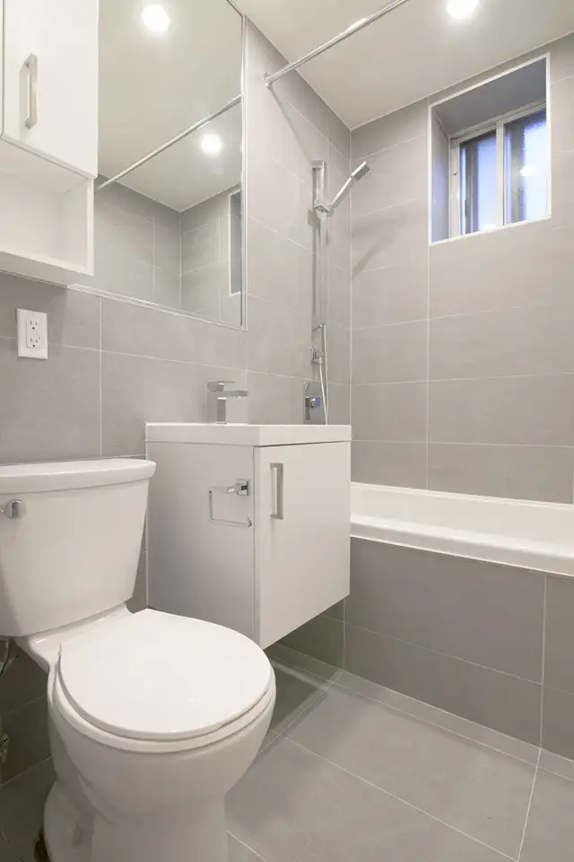 Downtown renovated semi-basement 2-bedroom apartment - ID 44 - Photo 9