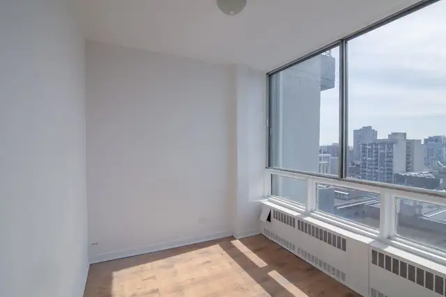 2 1/2 Studio with den available near Concordia - ID 4464 - Photo 2