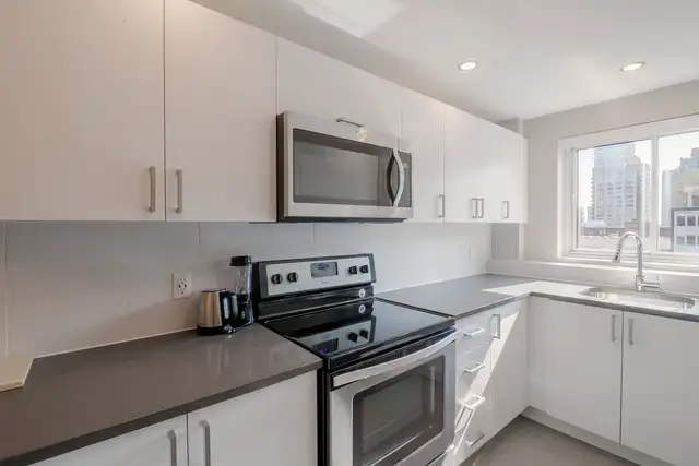 renovated 2-bedroom 1 bath apartment, near Peel, July - ID 409