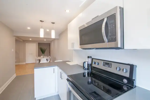 renovated 2-bedroom 1 bath apartment, near Peel, July - ID 409 - Photo 2