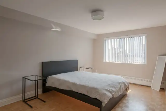 renovated 2-bedroom 1 bath apartment, near Peel, July - ID 409 - Photo 9