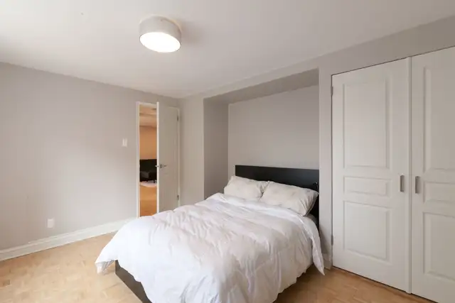 renovated 2-bedroom 1 bath apartment, near Peel, July - ID 409 - Photo 11