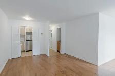 2 1/2 Studio with den near Concordia - ID 2286