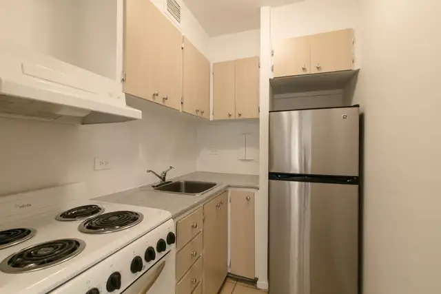 2 1/2 Studio with den near Concordia - ID 2286 - Photo 2