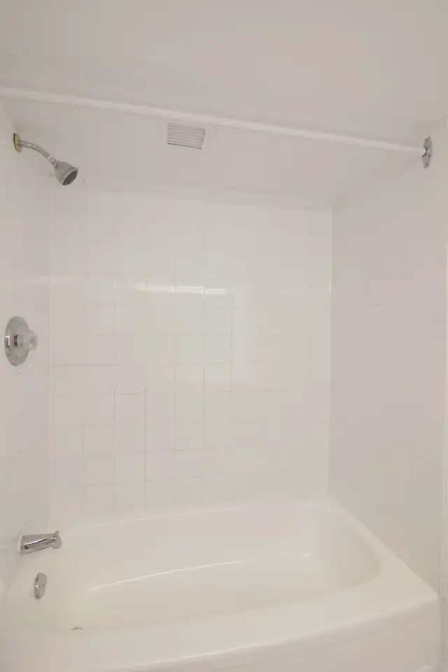 2 1/2 Studio with den near Concordia - ID 2286 - Photo 6