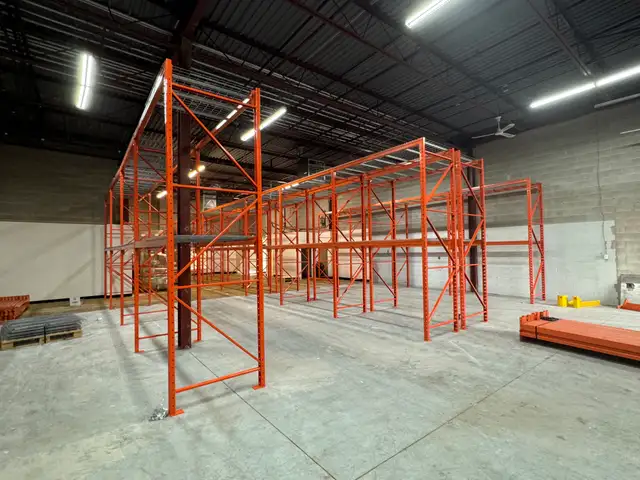 PALLET RACKING - Photo 2