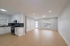 Alces 4 Bed 3 Bath Main Floor For Rent Edmonton - Photo 2