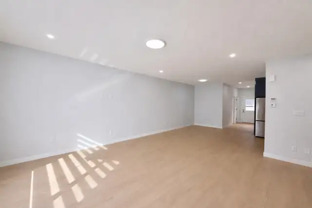 Alces 4 Bed 3 Bath Main Floor For Rent Edmonton - Photo 3