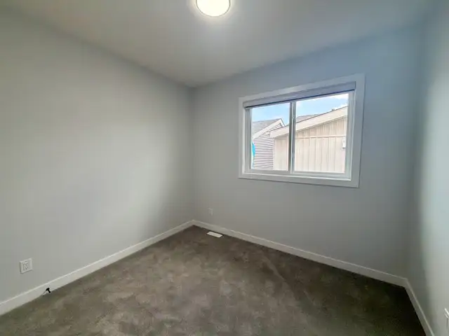 Alces 4 Bed 3 Bath Main Floor For Rent Edmonton - Photo 7