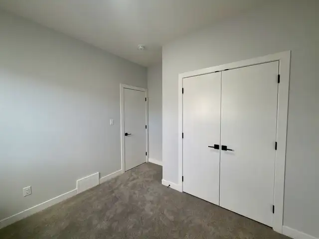 Alces 4 Bed 3 Bath Main Floor For Rent Edmonton - Photo 9