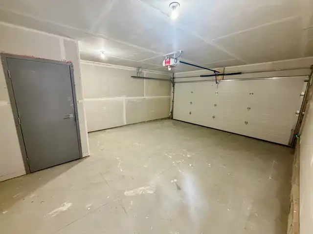 Alces 4 Bed 3 Bath Main Floor For Rent Edmonton - Photo 14