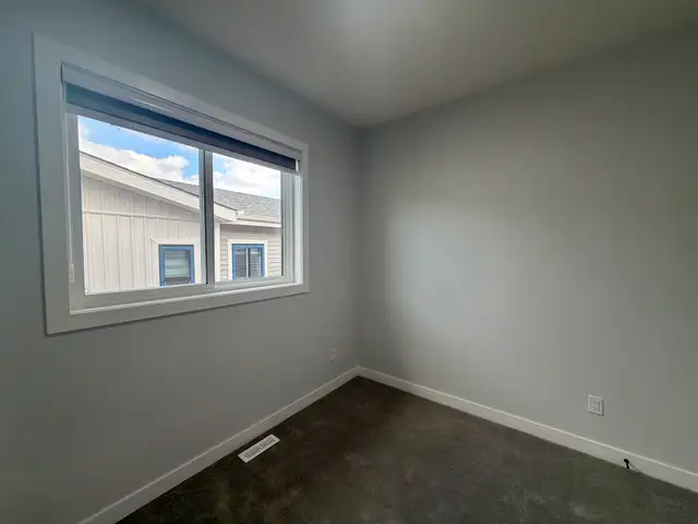 Alces 4 Bed 3 Bath Main Floor For Rent Edmonton - Photo 18