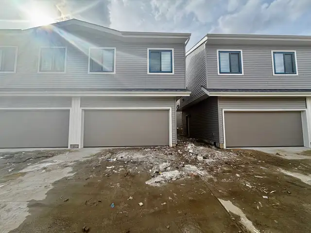 Alces 4 Bed 3 Bath Main Floor For Rent Edmonton - Photo 21