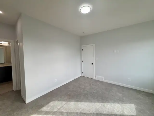 Alces 4 Bed 3 Bath Main Floor For Rent Edmonton - Photo 26