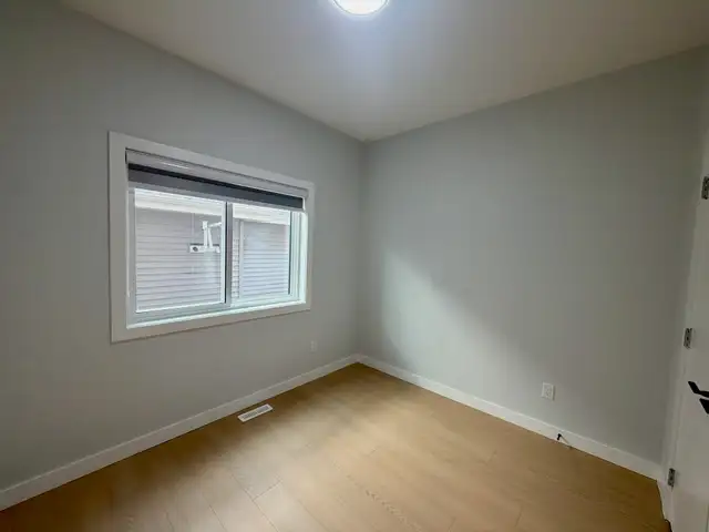 Alces 4 Bed 3 Bath Main Floor For Rent Edmonton - Photo 27