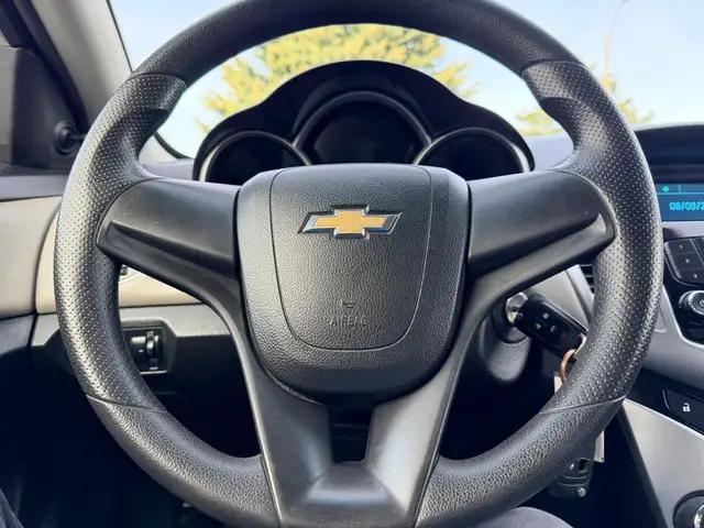 2014 Chevrolet Cruze 4dr Sedan 2LS - Photo 17