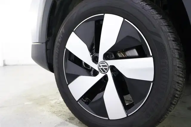 2025 Volkswagen Taos Trendline 4MOTION - Photo 12