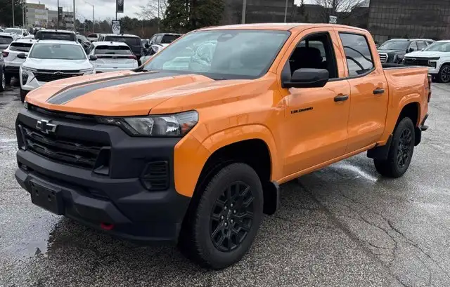 2025 Chevrolet Colorado WT Crew 4WD | 2.7L Turbomax | Advanced
