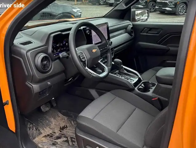 2025 Chevrolet Colorado WT Crew 4WD | 2.7L Turbomax | Advanced - Photo 3