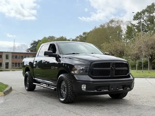 2018 Ram 1500 Big Horn Black Package Crew Cab 4X4 EcoDiesel - Photo 2