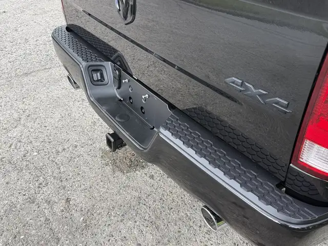 2018 Ram 1500 Big Horn Black Package Crew Cab 4X4 EcoDiesel - Photo 11