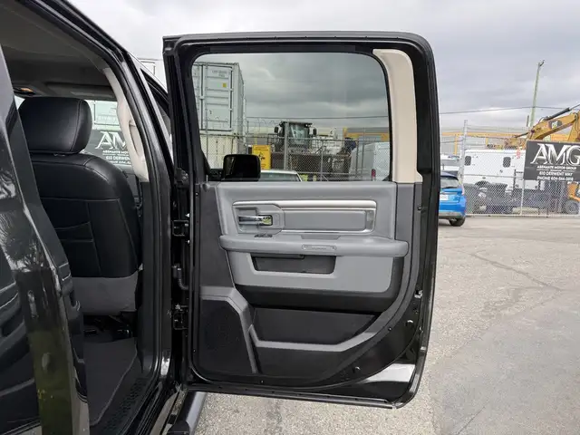2018 Ram 1500 Big Horn Black Package Crew Cab 4X4 EcoDiesel - Photo 17