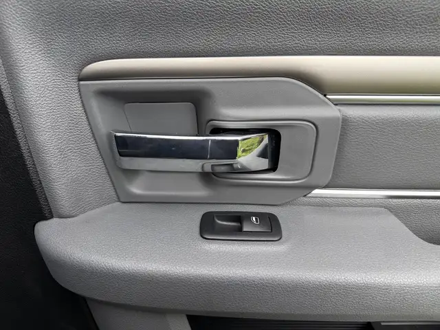 2018 Ram 1500 Big Horn Black Package Crew Cab 4X4 EcoDiesel - Photo 18