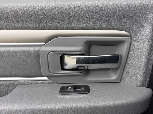 2018 Ram 1500 Big Horn Black Package Crew Cab 4X4 EcoDiesel - Photo 28