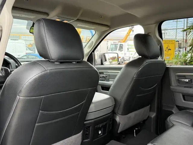 2018 Ram 1500 Big Horn Black Package Crew Cab 4X4 EcoDiesel - Photo 29