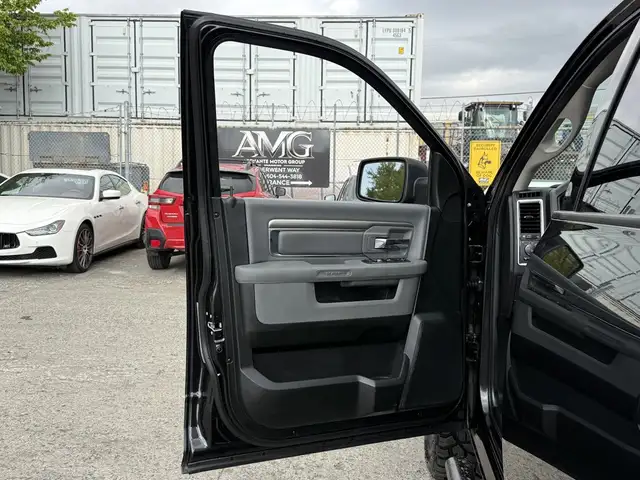 2018 Ram 1500 Big Horn Black Package Crew Cab 4X4 EcoDiesel - Photo 32