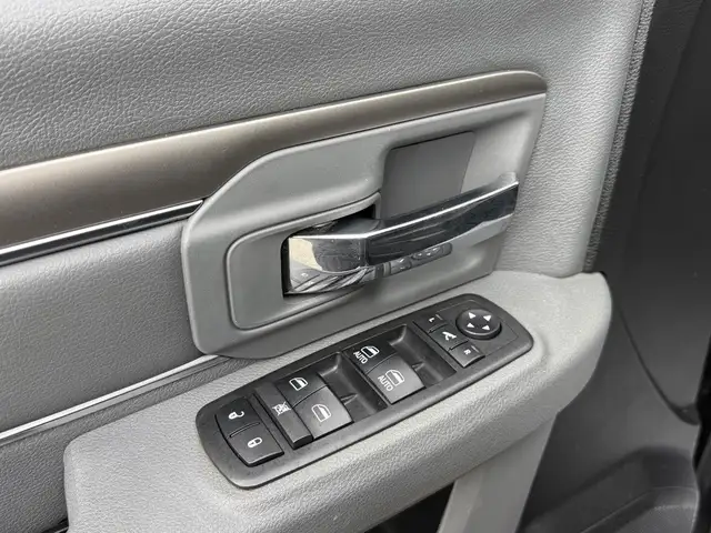 2018 Ram 1500 Big Horn Black Package Crew Cab 4X4 EcoDiesel - Photo 33