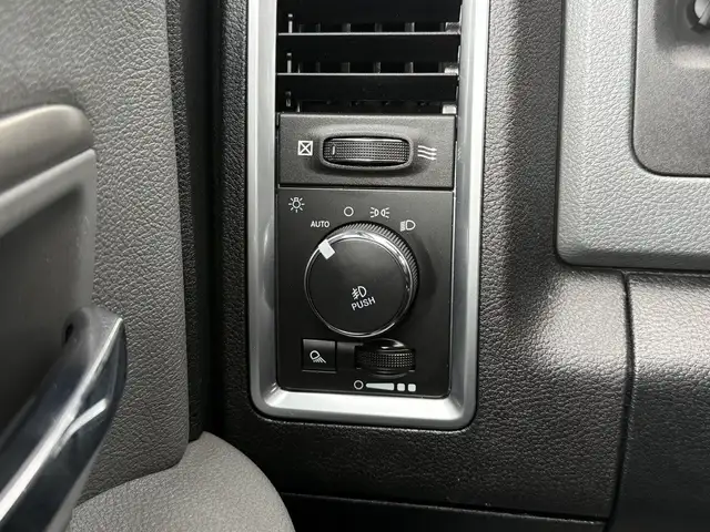 2018 Ram 1500 Big Horn Black Package Crew Cab 4X4 EcoDiesel - Photo 44