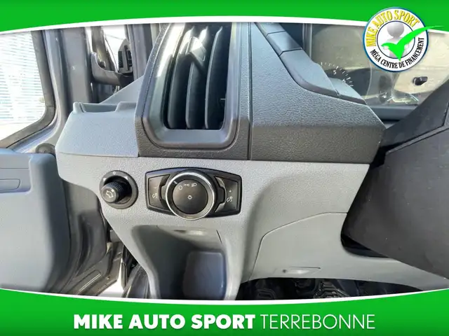 Ford Transit Cargo Van T-150 toit bas 130 po 2015 - Photo 8