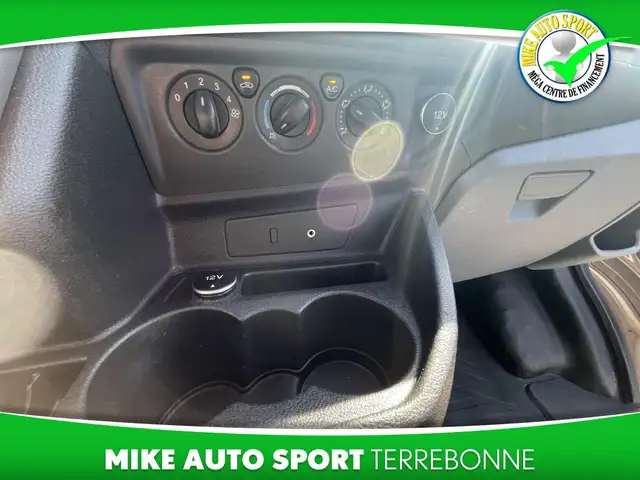 Ford Transit Cargo Van T-150 toit bas 130 po 2015 - Photo 11