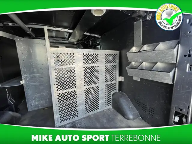 Ford Transit Cargo Van T-150 toit bas 130 po 2015 - Photo 12