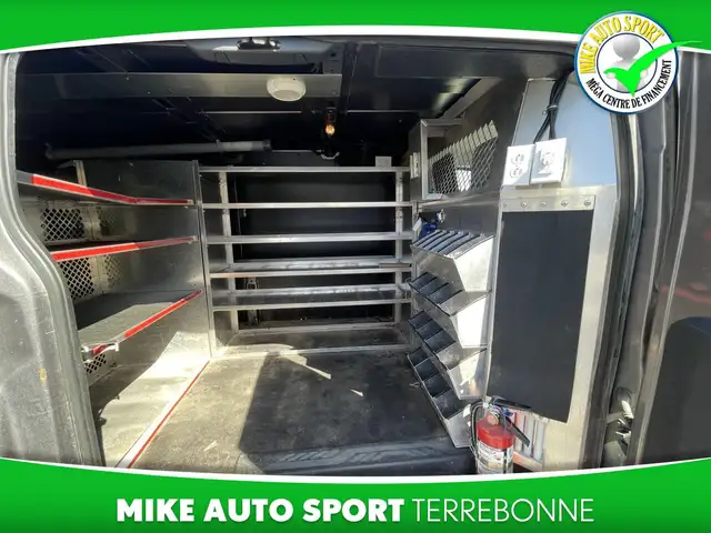 Ford Transit Cargo Van T-150 toit bas 130 po 2015 - Photo 15