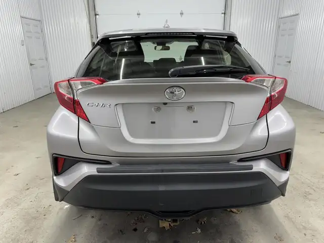 Toyota C-HR LE 2020 à vendre - Photo 12