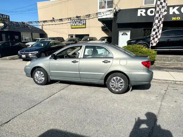 2004 Toyota Corolla CE - Photo 2