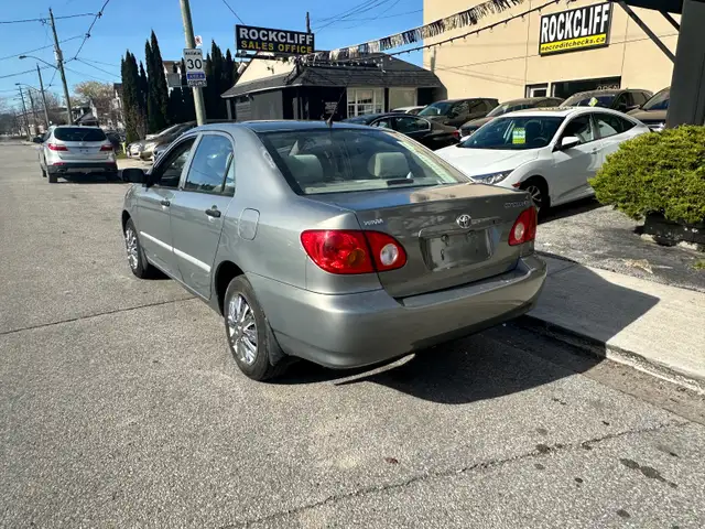 2004 Toyota Corolla CE - Photo 3