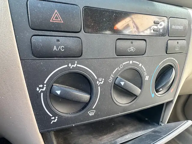 2004 Toyota Corolla CE - Photo 12