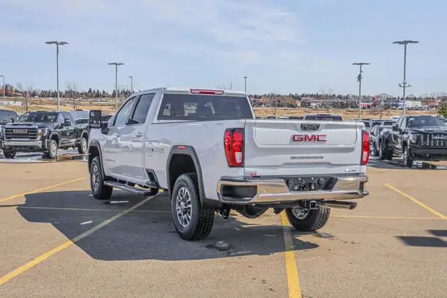 2026 GMC Sierra 3500HD SLE - Photo 6